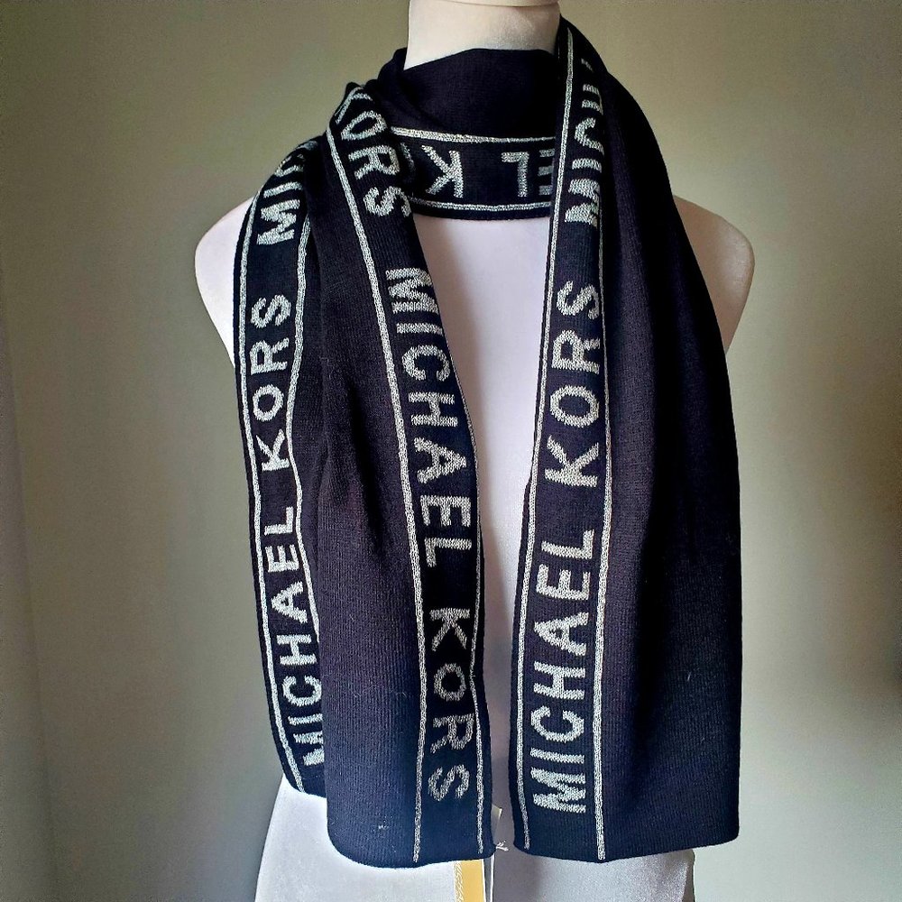 NWT MICHAEL KORS Women's Long Logo Scarf Metallic Silver & Black Knit Luxe Gift